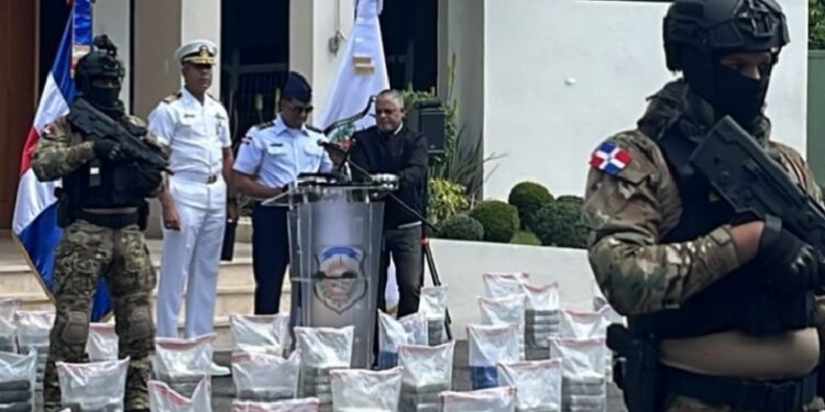 Ocupan 1.6 toneladas de cocaína en las costas de Pedernales