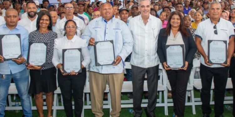 Gobierno de Abinader ha entregado más de 163,000 títulos de propiedad 