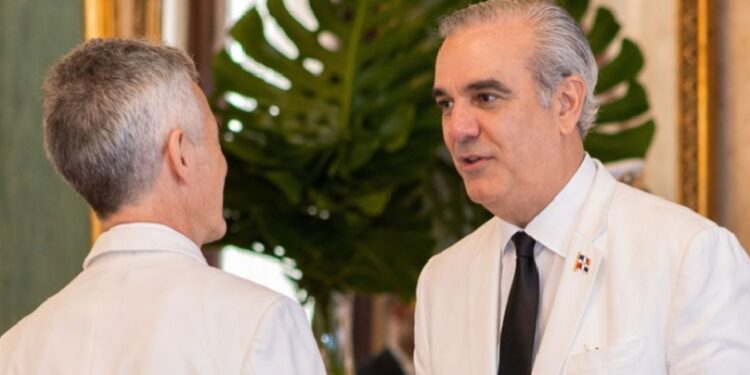 Presidente Abinader recibe cartas credenciales de seis nuevos embajadores 