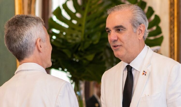 Presidente Abinader recibe cartas credenciales de seis nuevos embajadores 