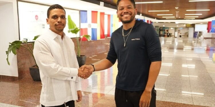 Cancillería informa del retorno al país de dominicano varado en Vietnam