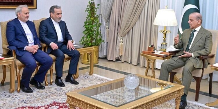 Reuters: El canciller iraní presenta una lista de demandas al mediador pakistaní