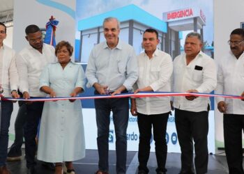 Abinader deja en funcionamiento áreas remozadas y ampliadas del Hospital Municipal La Victoria