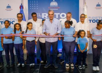 Presidente Luis Abinader inaugura liceo en Copeyito