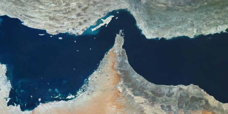 Irán abre el estrecho de Ormuz para buques comerciales