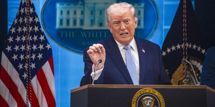 Trump: El estrecho de Ormuz será abierto