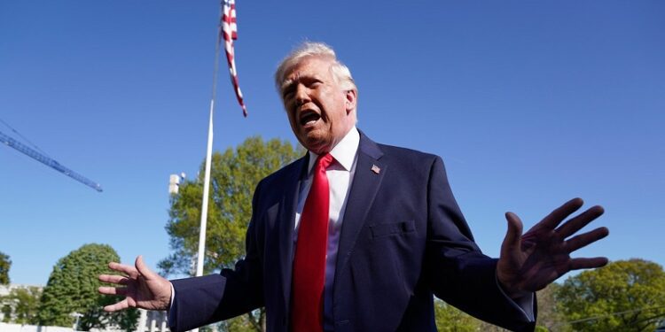 Trump lanza advertencia a China por Irán