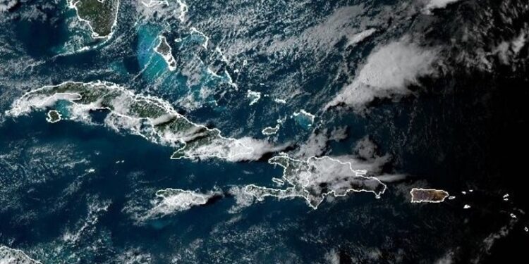 El COE emite advertencias a operadores de pequeñas y frágiles embarcaciones