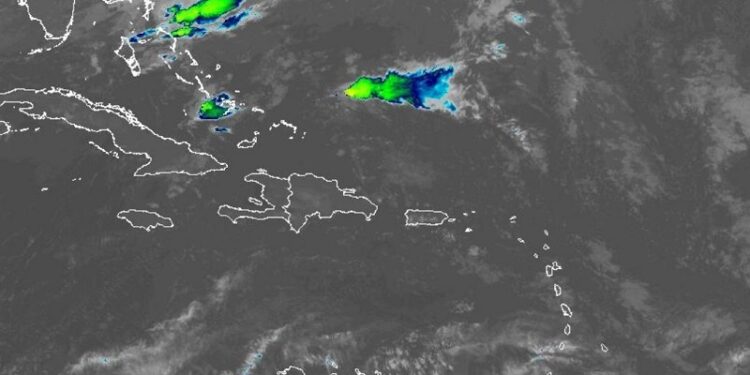 Aguaceros con tronadas y ráfagas de viento por vaguada este jueves