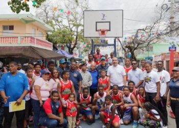 Director de la Policía refuerza seguridad y cercanía comunitaria en recorrido por Capotillo y Gualey