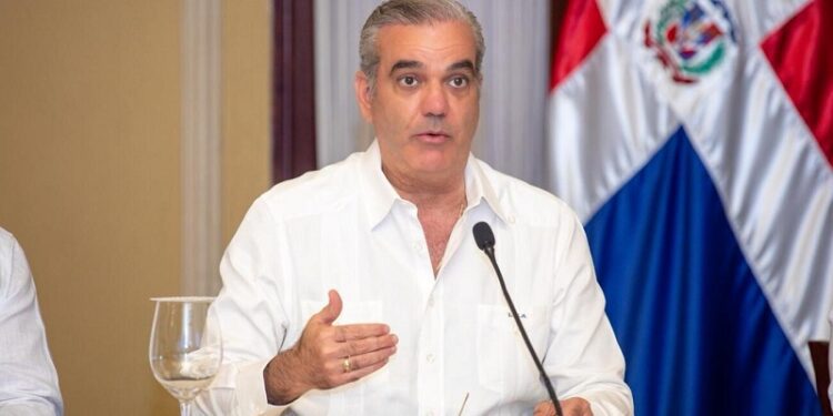 Presidente Abinader anuncia que el Gobierno mantendrá sin variación precios de los combustibles esta semana