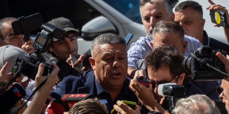 Piden detener al ‘zar del fútbol’ argentino por lavado de dinero