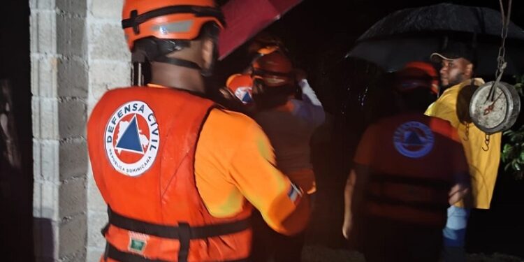 Defensa Civil activa evacuaciones preventivas en provincias bajo alerta por lluvias