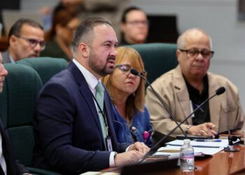 Justicia investiga exfuncionario de Obras Públicas por irregularidades en centros de inspección