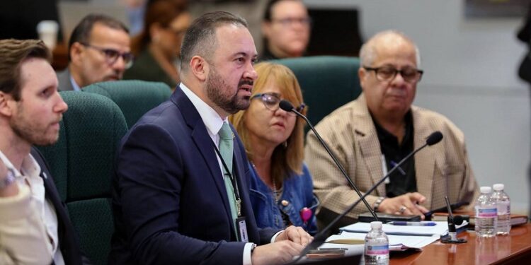 Justicia investiga exfuncionario de Obras Públicas por irregularidades en centros de inspección