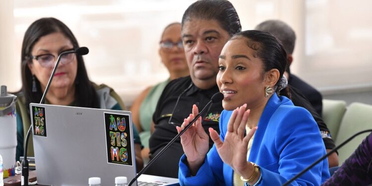 Cámara impulsa capacitación obligatoria en autismo para maestros