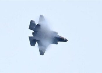 Día oscuro para agresores: Irán derriba 5 cazas y helicópteros de EEUU en un solo día