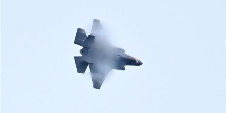 Día oscuro para agresores: Irán derriba 5 cazas y helicópteros de EEUU en un solo día