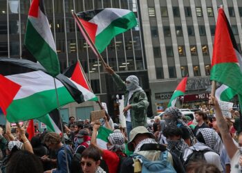 EE.UU. puede negar la ‘green card’ a solicitantes por expresar opiniones políticas