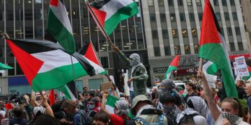 EE.UU. puede negar la ‘green card’ a solicitantes por expresar opiniones políticas