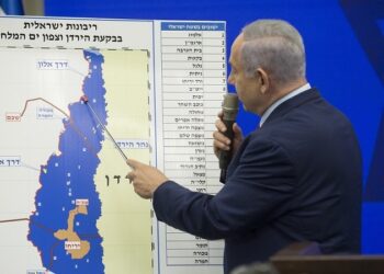 Jeffrey Sachs a Tucker Carlson: Es «absurdo» que EE.UU. malgaste sus recursos en la «delirante» causa israelí