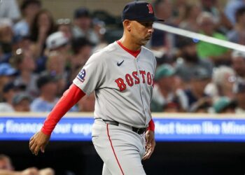 Medias Rojas prescinden de Cora, Varitek y otros tras un mal inicio de temporada