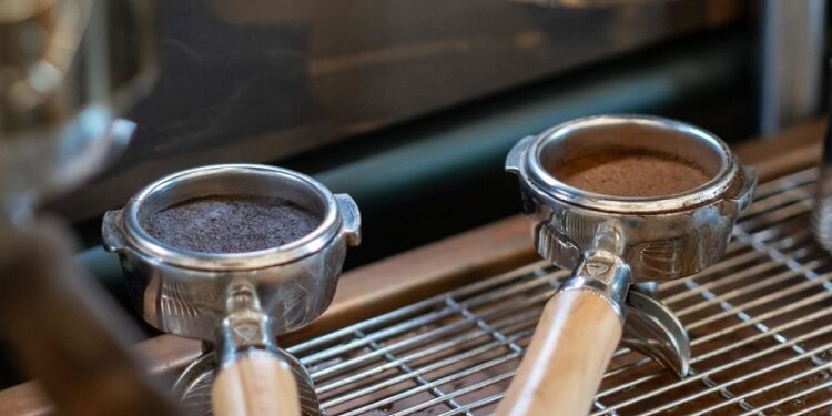 Científicos hallan un inesperado uso para los residuos del café