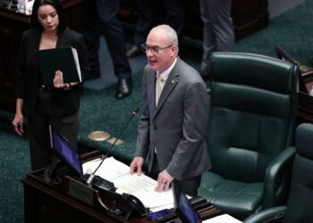 Cámara aprueba brindar herramientas para la reintegración social de policías retirados