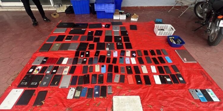 PN y MP recuperan celulares sustraídos y ocupan equipos para fines de investigación