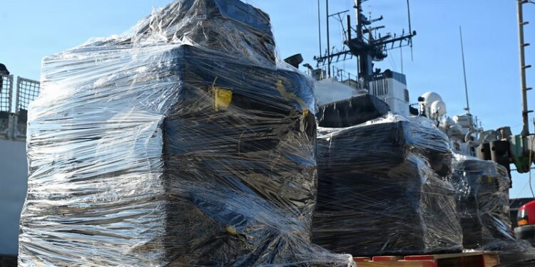 Guardia Costera incauta más de 53 millones de dólares en drogas en el Pacífico Oriental y el Mar Caribe