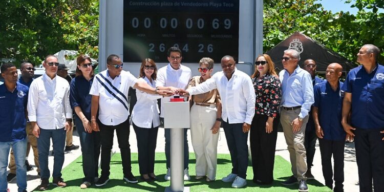 David Collado deja iniciada construcción plaza de vendedores en playa Teco de Maimón