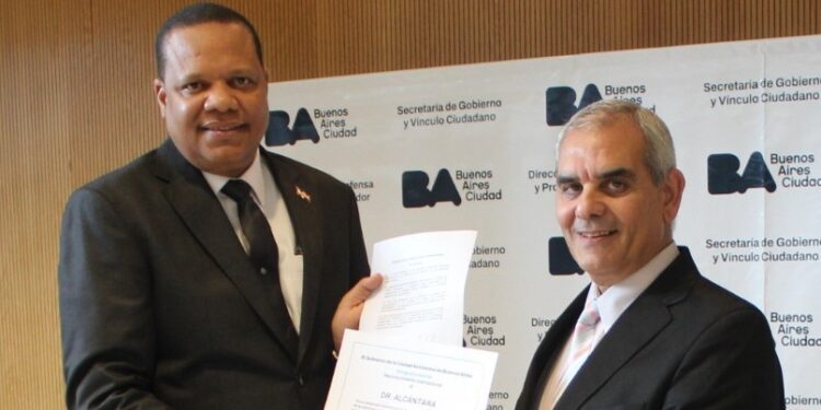 Eddy Alcántara es reconocido en Argentina por su liderazgo en defensa de los consumidores