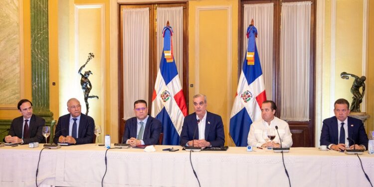 Sector productivo y empresarios garantizan abastecimiento al presidente Abinader