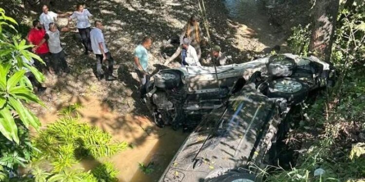 Accidente en caravana presidencial deja tres heridos; presidente no estaba presente