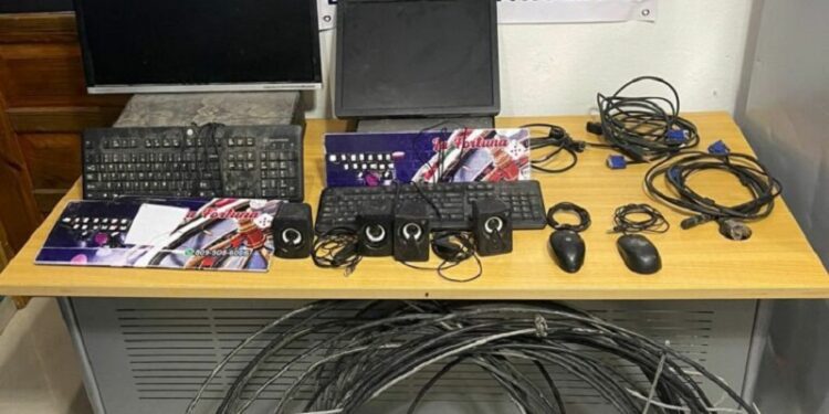 Policía y Ministerio Público desmantelan puntos de alcohol adulterado y juegos de azar