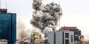 Trump: Quedan unos tres días para que explote el sistema de petróleo de Irán