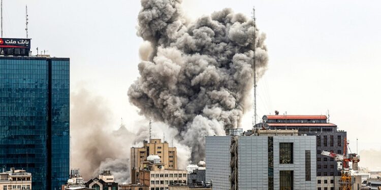 Trump: Quedan unos tres días para que explote el sistema de petróleo de Irán