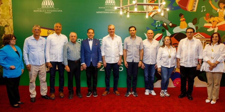 Presidente Abinader recorre Feria Regional del Libro Santiago 2026