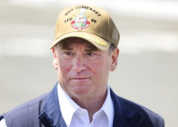 Renuncia el secretario de la Armada estadounidense