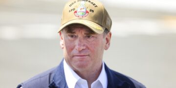 Renuncia el secretario de la Armada estadounidense