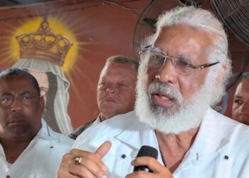 Organizaciones sociales acuerdan luchar contra alzas de combustibles y canasta familiar