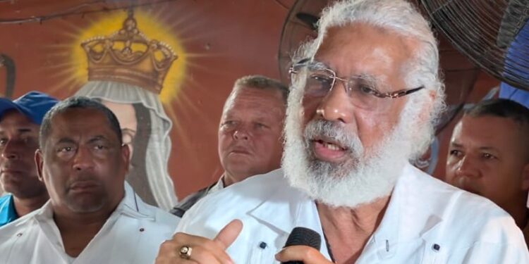 Organizaciones sociales acuerdan luchar contra alzas de combustibles y canasta familiar