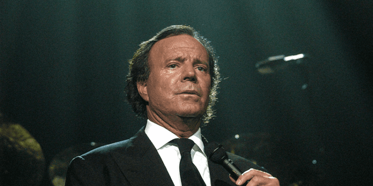 La Justicia cita a la vicepresidenta española por llamar ‘agresor sexual’ a Julio Iglesias