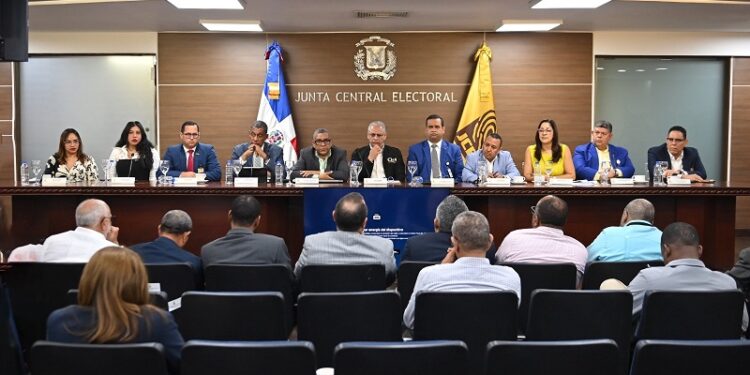 JCE trata avances de cedulación a nivel local y en el exterior con organizaciones políticas