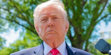 Trump: Ordené a la Armada que dispare y destruya cualquier barco que coloque minas en Ormuz