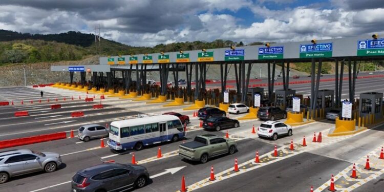 Semana Santa 2026 rompe récord de tránsito: más de 891.000 vehículos han cruzado los peajes