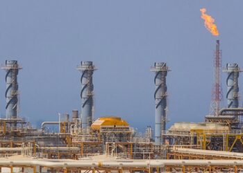 Israel ataca la «mayor» instalación petroquímica de Irán