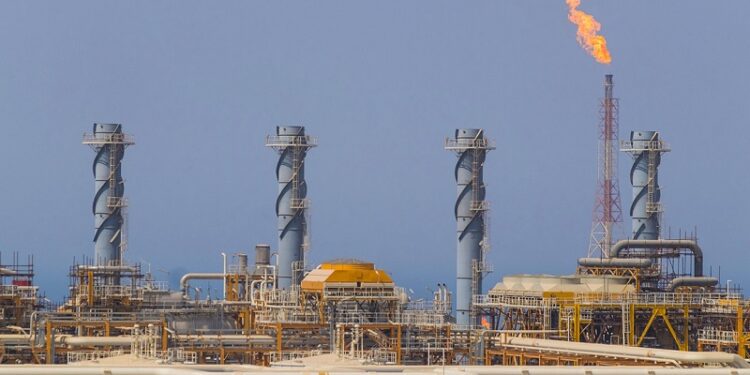 Israel ataca la «mayor» instalación petroquímica de Irán