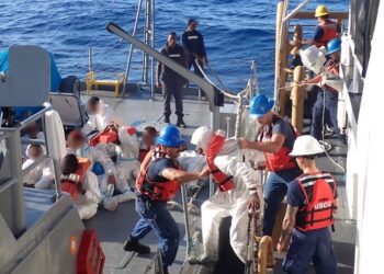 Guardia Costera repatria a 21 extranjeros a la República Dominicana