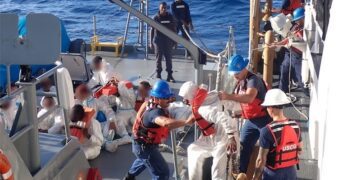 Guardia Costera repatria a 21 extranjeros a la República Dominicana